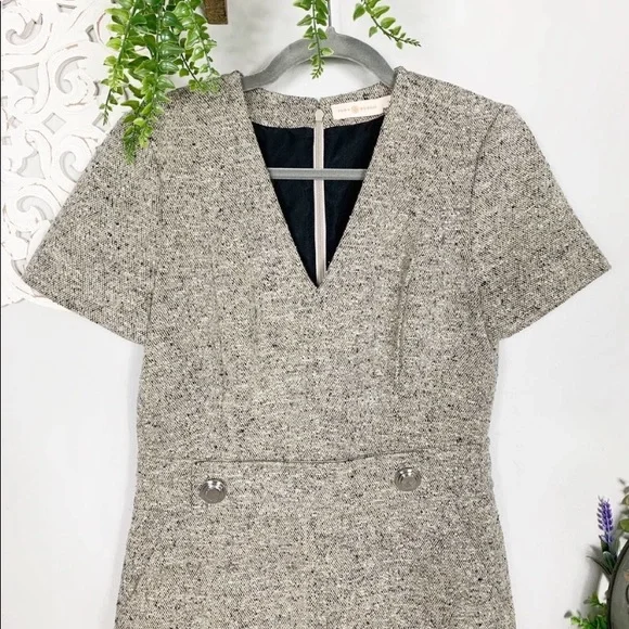 Elegant Gray Tweed Dress - Picture 4 of 10